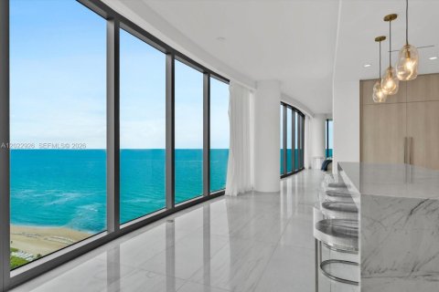 Condominio en venta en Sunny Isles Beach, Florida, 4 dormitorios, 323.67 m2 № 2153880 - foto 11