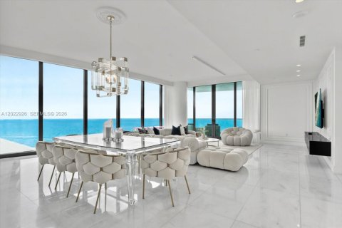 Condominio en venta en Sunny Isles Beach, Florida, 4 dormitorios, 323.67 m2 № 2153880 - foto 1