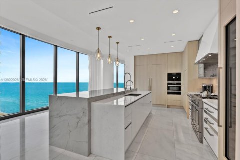 Condominio en venta en Sunny Isles Beach, Florida, 4 dormitorios, 323.67 m2 № 2153880 - foto 12