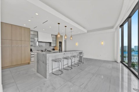 Condominio en venta en Sunny Isles Beach, Florida, 4 dormitorios, 323.67 m2 № 2153880 - foto 13