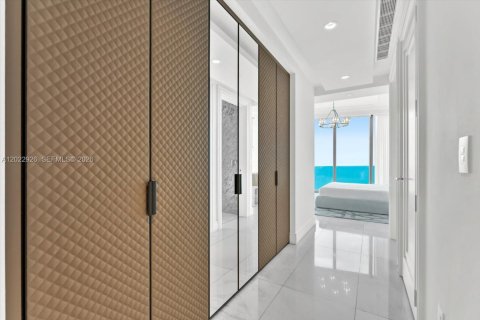 Condominio en venta en Sunny Isles Beach, Florida, 4 dormitorios, 323.67 m2 № 2153880 - foto 20