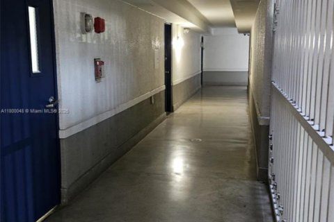 Купить кондоминиум в Майами, Флорида 1 спальня, 58.9м2, № 1684276 - фото 24