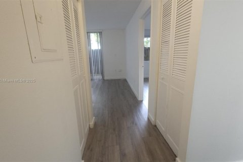 Купить кондоминиум в Майами, Флорида 1 спальня, 58.9м2, № 1684276 - фото 16