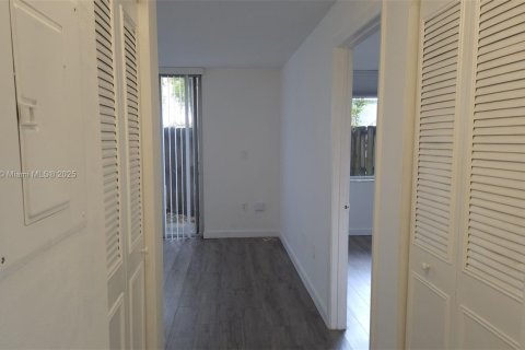 Купить кондоминиум в Майами, Флорида 1 спальня, 58.9м2, № 1684276 - фото 19