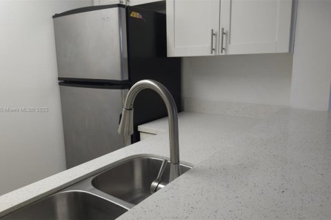 Купить кондоминиум в Майами, Флорида 1 спальня, 58.9м2, № 1684276 - фото 3