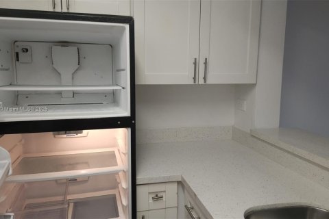 Купить кондоминиум в Майами, Флорида 1 спальня, 58.9м2, № 1684276 - фото 2