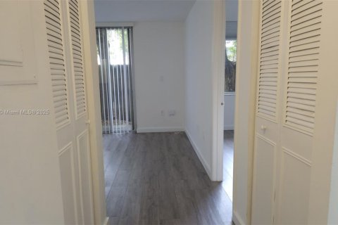 Купить кондоминиум в Майами, Флорида 1 спальня, 58.9м2, № 1684276 - фото 14