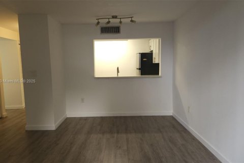 Купить кондоминиум в Майами, Флорида 1 спальня, 58.9м2, № 1684276 - фото 13