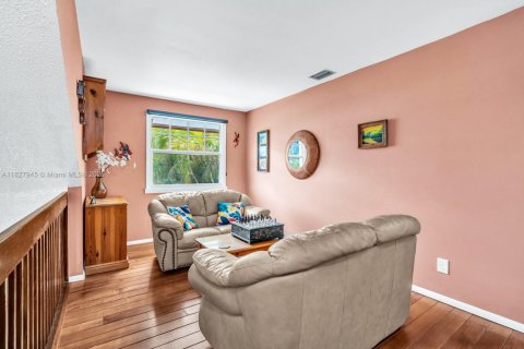 House in Cooper City, Florida 4 bedrooms, 273.88 sq.m. № 1802471 - photo 23