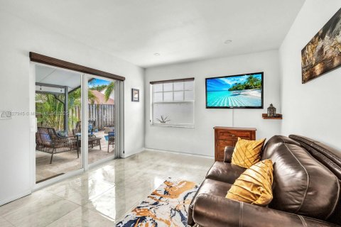 House in Cooper City, Florida 4 bedrooms, 273.88 sq.m. № 1802471 - photo 19