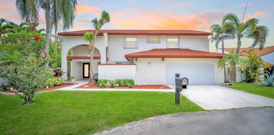 House in Cooper City, Florida 4 bedrooms, 273.88 sq.m. № 1802471