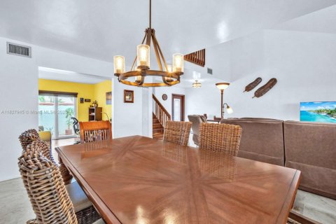 House in Cooper City, Florida 4 bedrooms, 273.88 sq.m. № 1802471 - photo 8
