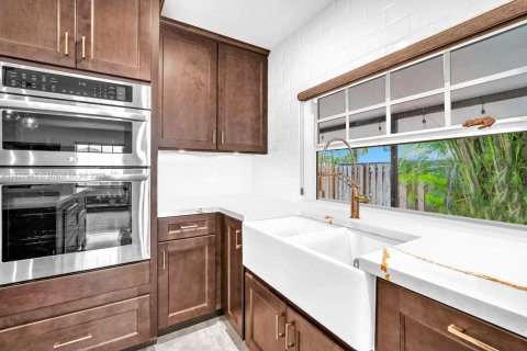 House in Cooper City, Florida 4 bedrooms, 273.88 sq.m. № 1802471 - photo 14
