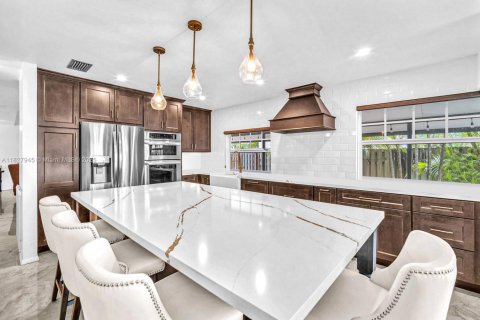 House in Cooper City, Florida 4 bedrooms, 273.88 sq.m. № 1802471 - photo 11