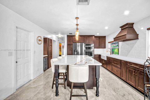 House in Cooper City, Florida 4 bedrooms, 273.88 sq.m. № 1802471 - photo 15
