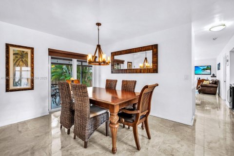 House in Cooper City, Florida 4 bedrooms, 273.88 sq.m. № 1802471 - photo 9