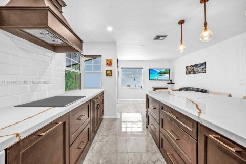 House in Cooper City, Florida 4 bedrooms, 273.88 sq.m. № 1802471 - photo 16