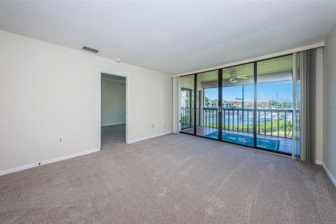Condo in Tarpon Springs, Florida, 2 bedrooms  № 1618106 - photo 8