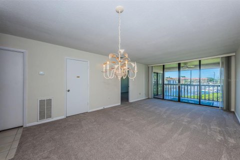 Condo in Tarpon Springs, Florida, 2 bedrooms  № 1618106 - photo 5