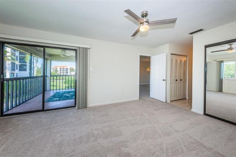 Condo in Tarpon Springs, Florida, 2 bedrooms  № 1618106 - photo 15