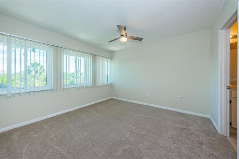 Condo in Tarpon Springs, Florida, 2 bedrooms  № 1618106 - photo 18