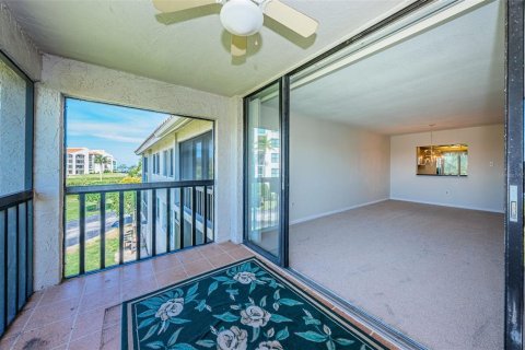 Condo in Tarpon Springs, Florida, 2 bedrooms  № 1618106 - photo 9