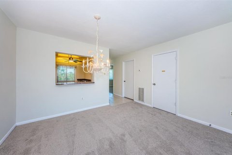 Condo in Tarpon Springs, Florida, 2 bedrooms  № 1618106 - photo 6