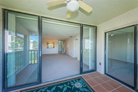 Condo in Tarpon Springs, Florida, 2 bedrooms  № 1618106 - photo 10