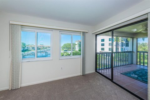 Condo in Tarpon Springs, Florida, 2 bedrooms  № 1618106 - photo 12