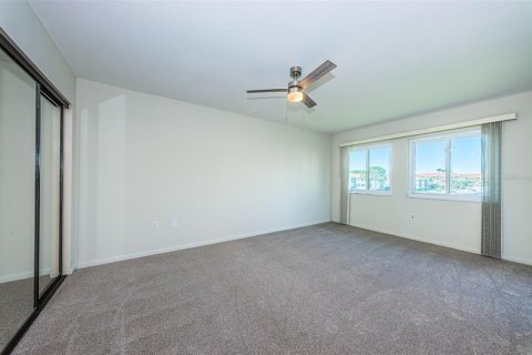 Condo in Tarpon Springs, Florida, 2 bedrooms  № 1618106 - photo 14