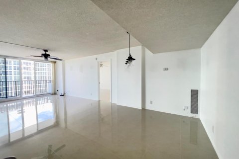 Condo in Pompano Beach, Florida, 2 bedrooms № 2249579 - photo 4