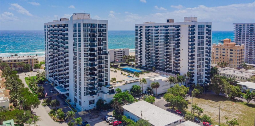 Condo in Pompano Beach, Florida, 2 bedrooms № 2249579