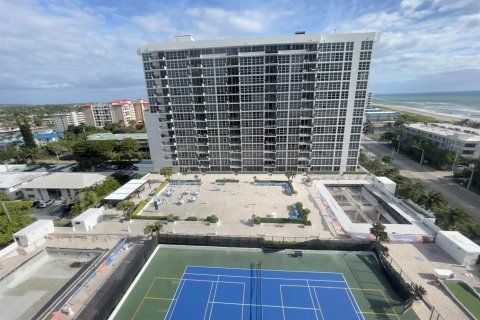 Condo in Pompano Beach, Florida, 2 bedrooms № 2249579 - photo 19