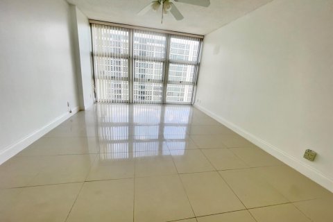 Condo in Pompano Beach, Florida, 2 bedrooms № 2249579 - photo 7