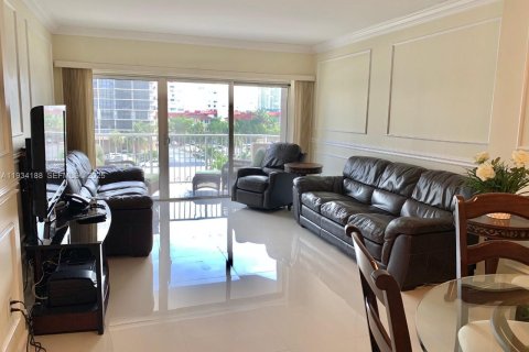 Condominio en venta en Hallandale Beach, Florida, 1 dormitorio, 80.82 m2 № 2035498 - foto 10