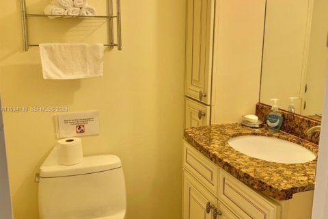 Condominio en venta en Hallandale Beach, Florida, 1 dormitorio, 80.82 m2 № 2035498 - foto 21