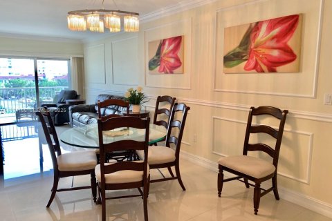 Condominio en venta en Hallandale Beach, Florida, 1 dormitorio, 80.82 m2 № 2035498 - foto 13