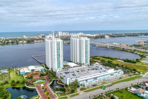 Condo à Holly Hill, Floride, 2 chambres  № 2213096