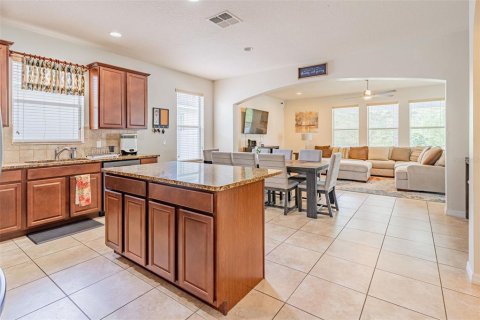 Casa en venta en Orlando, Florida, 6 dormitorios, 292.46 m2 № 1799939 - foto 9