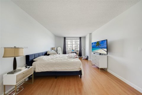 Condominio en venta en Hallandale Beach, Florida, 2 dormitorios, 124.49 m2 № 2031853 - foto 23