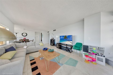 Condominio en venta en Hallandale Beach, Florida, 2 dormitorios, 124.49 m2 № 2031853 - foto 10