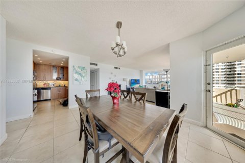 Condominio en venta en Hallandale Beach, Florida, 2 dormitorios, 124.49 m2 № 2031853 - foto 7