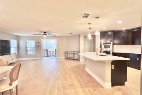 House in Clermont, Florida 4 bedrooms, 185.34 sq.m. № 2312575 - photo 8