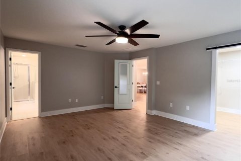 House in Clermont, Florida 4 bedrooms, 185.34 sq.m. № 2312575 - photo 18
