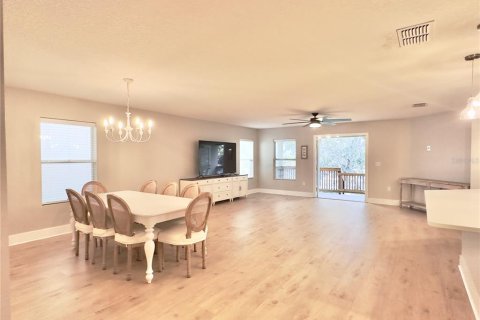 House in Clermont, Florida 4 bedrooms, 185.34 sq.m. № 2312575 - photo 7