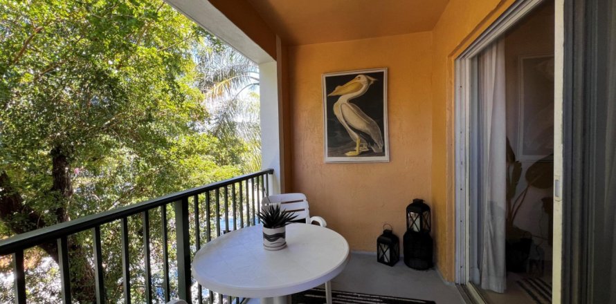 Condo in Hypoluxo, Florida, 2 bedrooms № 1146696