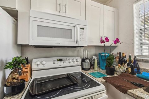 Casa en alquiler en Tampa, Florida, 3 dormitorios, 94.39 m2 № 1915794 - foto 4