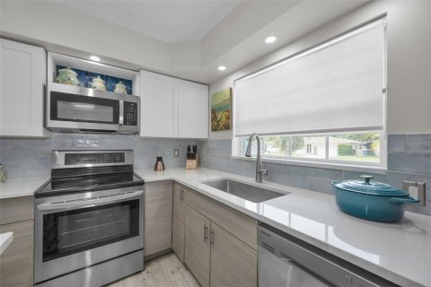 Купить виллу или дом в Клируотер, Флорида 9 комнат, 192.77м2, № 2140582 - фото 17
