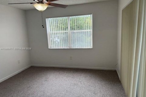 Condo in Cutler Bay, Florida, 2 bedrooms  № 2079927 - photo 20