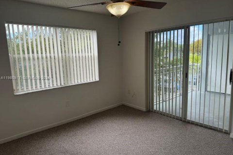 Condo in Cutler Bay, Florida, 2 bedrooms  № 2079927 - photo 12